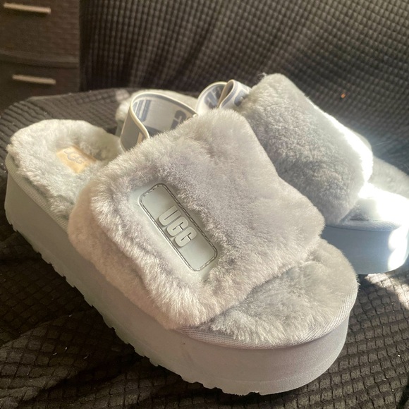 UGG slippers - Picture 1 of 2